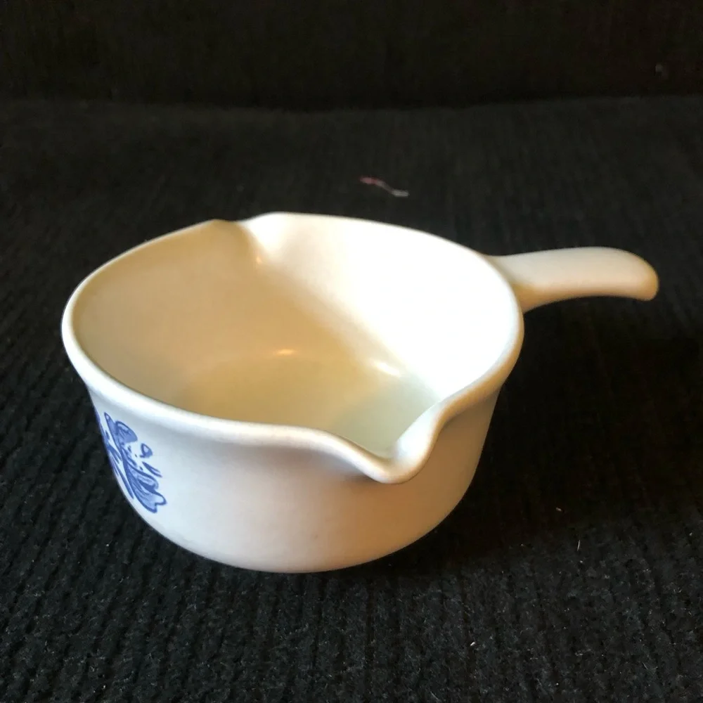 11026 Pfaltzgraff VINTAGE Stoneware Yorktowne Sauce Spout small bowl USA Blue